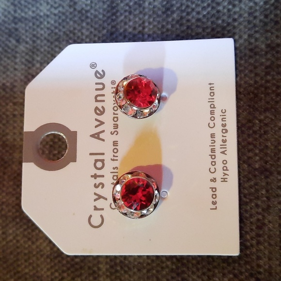Ruby Red Swarovski Crystal Rhinestone Stud Earrings Wedding Fancy Round NWT - Picture 1 of 3